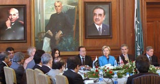 Pakistani traders to be given access to US markets: Clinton